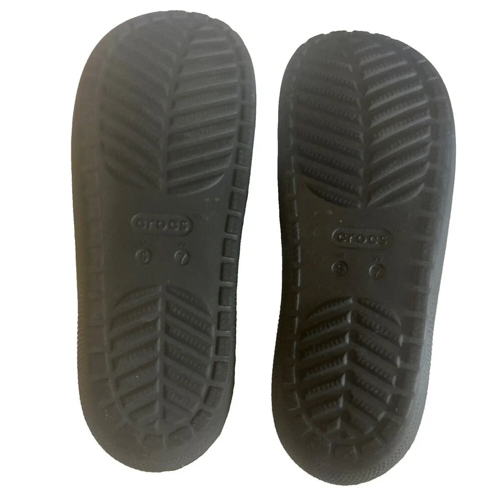 Crocs Classic Slides V2 Black Unisex mens 5 womens 7 Iconic Comfort Sandals